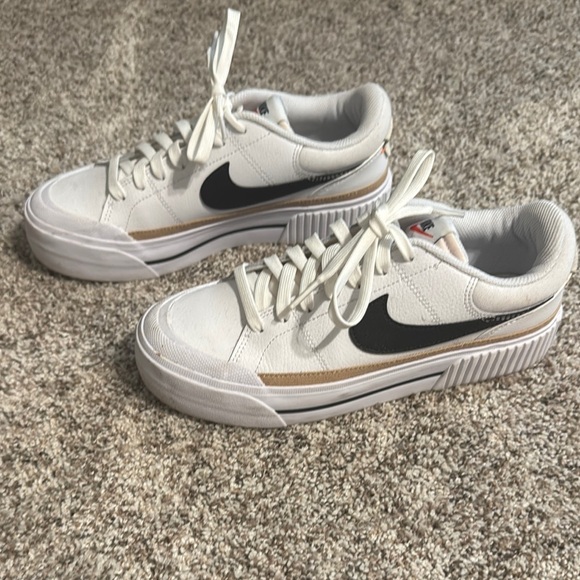 Nike White and Black Sneakers with Modern Design - Picture 2 of 6